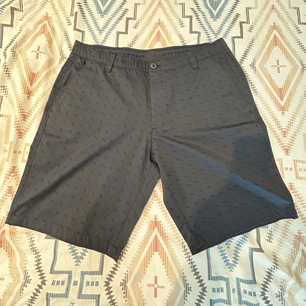 Under Armour Men’s size 40 Golf Shorts
